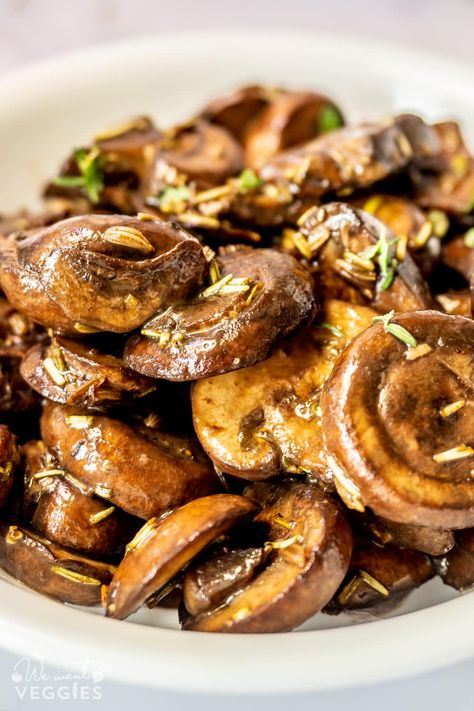 Mushrooms For Breakfast, Breakfast Mushroom Recipes, English Breakfast Mushrooms, Breakfast With Mushrooms, Mushroom Breakfast Recipes, Breakfast Mushrooms, Mushrooms Breakfast, Grilled Stuffed Mushrooms, Skillet Eggs