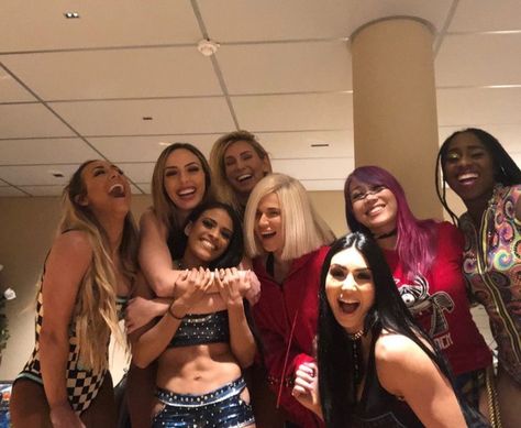 Wwe Backstage Photos, Asuka Wwe, Wwe Backstage, Naomi Wwe, Kairi Sane, Becky Wwe, Wwe Funny, Wwe Seth Rollins, Women Wrestlers