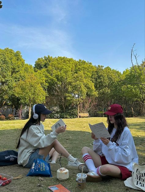 field aesthetic, pretty girl, laying down, blonde, instagram ideas, selfie, cute, aesthetic, summer, spring, wonyoung, kpop, clean aesthetic, views, window, spring, summer, smile, aesthetic, italy, europe, lemons, fruits, instagram, feed inspo, grunge, clean aesthetic, travel, wonyoung, food, cake, reading, pretty girl, foodie, tropical, hawaii, bahamas, flowers, lana del ray rey, room, japan, america, roomtour, cute room aesthetic, minimalist, instagram pose ideas Aesthetic Photos Of Friends, Friend Pic Inspo Aesthetic, Summer Like Attention, Group Picture Poses Aesthetic, Two Korean Best Friends, Best Friend Aesthetic Pics, Girl Best Friend Aesthetic, Two Besties Aesthetic, Friend Aesthetic Pictures