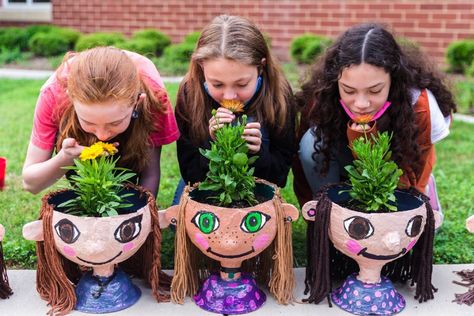 This Class Made 'Selfie Planters' To Symbolize Having a Growth Mindset and It's The Cutest Idea Ever Kids Activities Blog Mommy And Me Art Class Ideas, Sel Art, September Ideas, Art Education Elementary, Spring Art Projects, Artsy Ideas, Girls Bedrooms, 6th Grade Art, 5th Grade Art