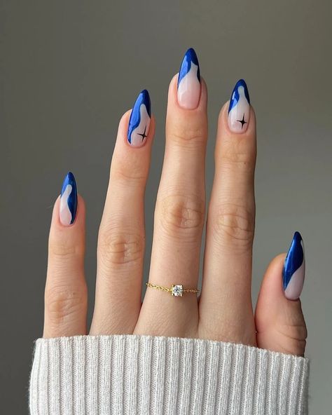 57 Cute Winter Nails Designs + Art Ideas for the 2023-2024 Season Blue Christmas Nails, Manikur Kuku, Santa Nails, Flot Makeup, Royal Blue Nails, Golden Nails, Nails Yellow, Pink Manicure, February Nails