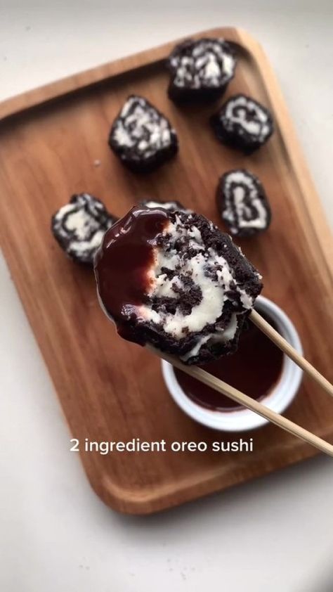 Oreo Sushi, Easy Baking Recipes Desserts, Desserts Easy, Sweet Snacks Recipes, Easy Snack Recipes, Tasty Baking, Deilig Mat, Delicious Snacks Recipes, Baked Dessert Recipes