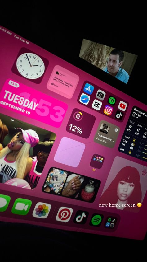 Organisation, Custom Ipad Homescreen Ideas, I Pad Wallpaper Ideas, Pink Widgets For Ipad, Pink I Pad Wallpaper, Ipad Home Screen Widgets, Pink Ipad Setup Homescreen, Widget Inspo Aesthetic Ipad, Ipad Asthetic Homescreen Ideas