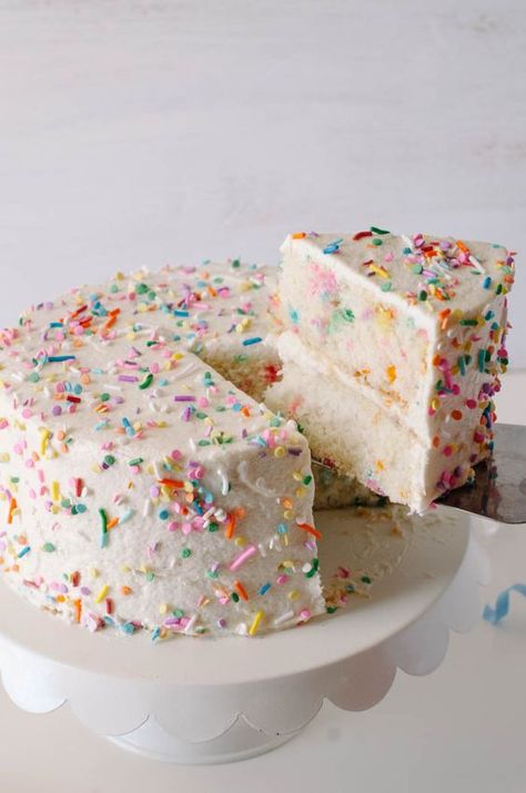 Funfetti Cake. But is there really a reason to make funfetti from scratch? I feel torn on this issue but think this would make a great kiddo bday cake. Birthday Cakes, Funfetti Cake, Cake Bars, Food Cakes, Savoury Cake, Pretty Cakes, Cute Cakes, Let Them Eat Cake, Beautiful Cakes