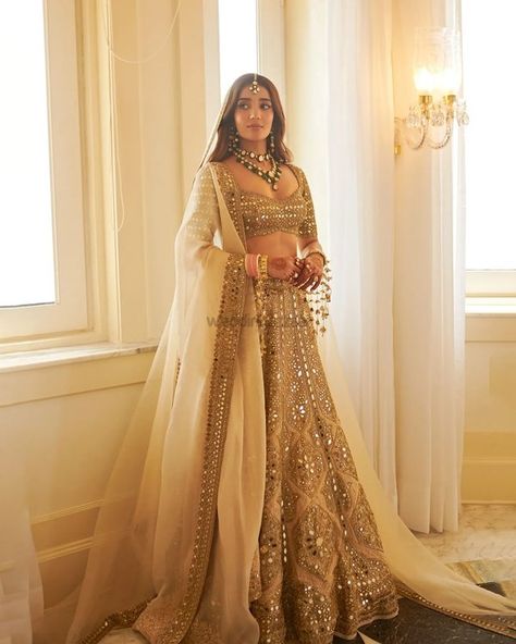 Manish Malhotra Lehenga, Celebrity Bride, White Lehenga, Latest Bridal Lehenga, Perhiasan India, Wedding Lehenga Designs, Indian Bride Outfits, Traditional Indian Dress, Bridal Outfit