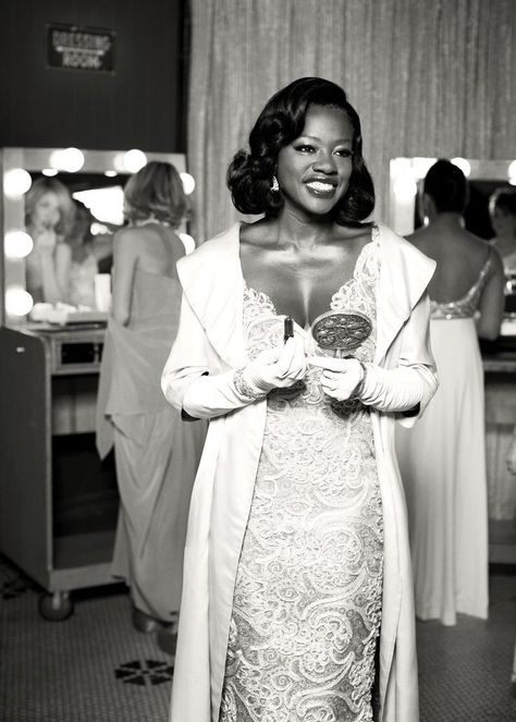 black luxury on Twitter: "happy birthday Viola Davis 🤍… " Black Hollywood Aesthetic, Vintage Hollywood Black Women, Viola Davis Aesthetic, Annalise Keating Aesthetic, Old Hollywood Glam Black Women, Old Hollywood Hair Black Women, Black Actress Aesthetic, Old Hollywood Glamour Black Women, Old Hollywood Black Women