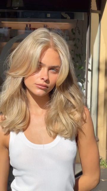 Balayage, Fine Hair Blonde Highlights, Natural Creamy Blonde Hair, Creamy Butter Blonde Hair, Haircuts For Medium Length Hair Blonde, Blonde Bouncy Hair, Creamy Warm Blonde, Timeless Blonde Hair, Blonde Hair With Highlights And Layers