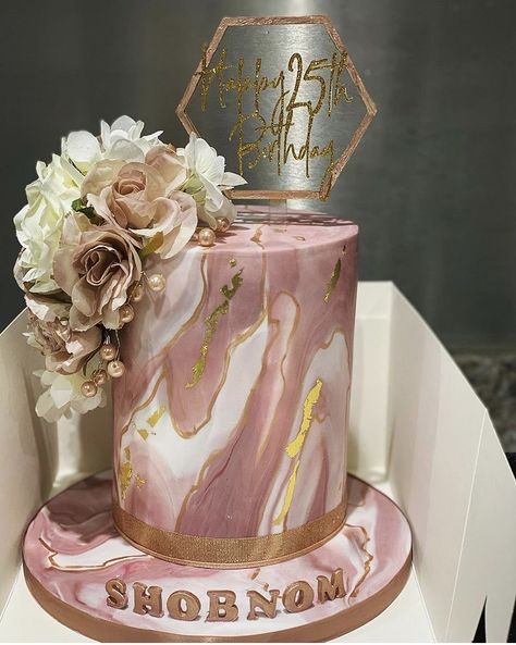 Glam Birthday Cake For Women, Rose Gold Bday Cake, 37th Birthday Cake For Women, Gold Birthday Cake Ideas, Golden Birthday Cake For Women, Rose Gold Birthday Cake For Women, Luxury Cakes Birthday For Women, Rose Gold Cakes, 33rd Birthday Cake