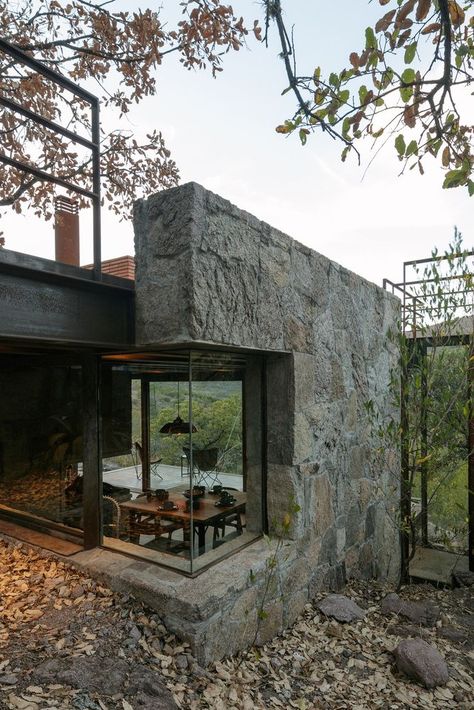Mexico Teitipac Cabin - corner window - Home Decorating Trends - Homedit Hus Inspiration, Design Exterior, Cabin In The Woods, Cabin Design, Mountain Cabin, Stone Houses, Style At Home, Stone House, House Architecture Design