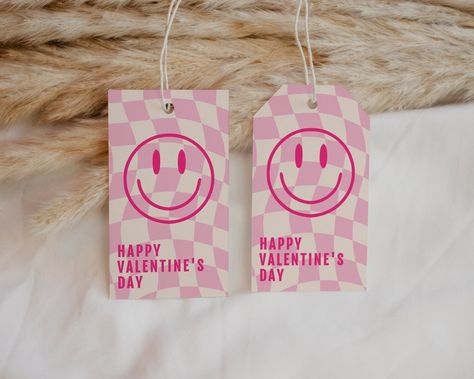 Vday Party, Valentines Class Party, School Christmas Party, Valentines Treat Bags, Pink Smiley, Valentines Gift Tags, Printable Cute, Class Valentines, Valentine Gifts For Kids