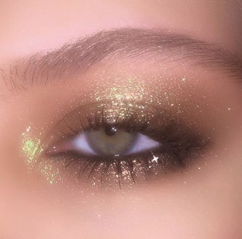 @𝒇𝒊𝒆𝒓𝒄𝒆𝒍𝒚𝒄𝒉𝒊𝒄 Greek Eye Makeup, Make Up Dorado, Greek Makeup Goddess, Dance Makeup Competition, Greek Goddess Makeup Look, Ethereal Makeup Goddesses, Virgo In Love, Aphrodite Makeup, Greek Goddess Makeup