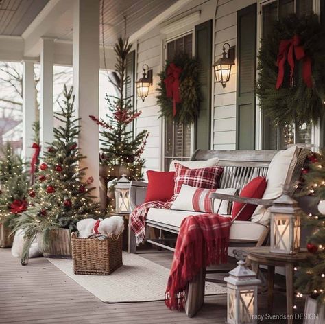30+ Best Outdoor Christmas Decoration Ideas That Are Merry And Bright Wagon Wheel Christmas Decor Outdoor, Porch Plants For Winter, Christmas Screen Porch Decorating Ideas, Outdoor Christmas Wreaths, Casas Country, January Decorations, Outside Christmas Decorations, Classic Christmas Decorations, Cabin Christmas