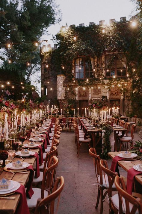 31 Hauntingly Beautiful Halloween Wedding Ideas. #WeddingInspiration #WeddingDecor #WeddingReception #Tables #FallWedding Harry Potter Wedding Theme, Castle Wedding Venue, Theme Harry Potter, Harry Potter Wedding, Harry Potter Theme, Castle Wedding, Wedding Goals, Wedding Table Centerpieces, Halloween Wedding