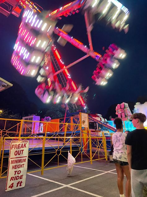 Uk Fairs At Night, Carnival Summer Aesthetic, Fairs At Night, Funfair Aesthetic Night, Summer Uk Aesthetic, Carnival Aesthetic Night, Summer Carnival Aesthetic, Carnival Night Aesthetic, Crazy Life Aesthetic