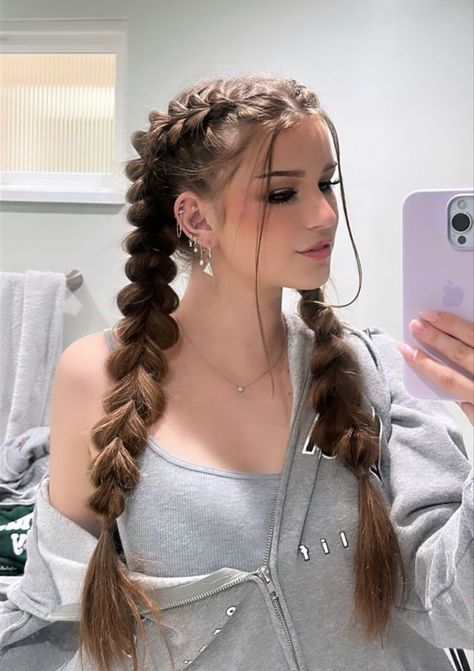 Hairstyle Loose Hair, Rave Hair, Modern Hairstyles, French Braid, Hairstyles For School, العناية بالشعر, Trendy Hairstyles, Hair Designs, Hair Styling