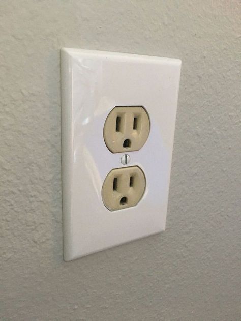 Hate Your Ugly Outlet? Steal These 11 Ideas Electrical Outlet Covers, Up House, Diy Décoration, Decor Guide, Home Repairs, Electrical Outlets, Décor Diy, Outlet Covers, Diy Home Improvement