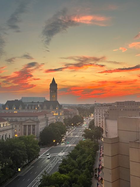 Washington DC. Summer sunset Washington Dc Photo Ideas, Washington Dc Living, Washington Dc Aesthetic, Washington Dc Summer, Washington Dc Fall, Dc Aesthetic, Washington Dc Photos, City Aesthetics, City Ideas