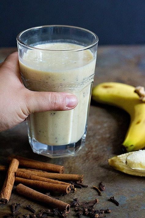 Start your morning with a lot of energy by making this Honey Banana Chai Shake. It's naturally sweetened and full of amazing flavors! Amazing Easy Recipes, Homemade Milkshake, Best Milkshakes, Honey Banana, Whip It, Milkshake Recipes, Mediterranean Cuisine, Delicious Breakfast Recipes, Make Ahead Breakfast