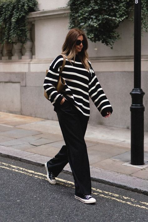 Emma Hill style. Black and white striped oversized jumper, Little Liffner Tall Tulip tote bag, black wool wide leg tailored pleat front trousers, black Converse Chuck 70 high tops, Celine Baby Audrey sunglasses. Casual transitional Autumn Spring monochrome outfit. Striped Jumper Outfit Black And White, Black White Stripe Jumper Outfit, Fall Outfits Black And White, Black Dress And Jumper Outfit, Oversized Black Jumper Outfit, Black Striped Jumper Outfit, White Chuck 70 Outfit Woman, Winter Stripes Outfit, Autumn Outfits Trainers