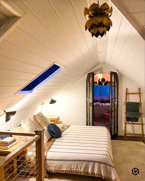 Small Attic Rooms Slanted Walls, Arched Bedroom Ceiling, Bed Under Eaves Sloped Ceiling, Hip Roof Attic Bedroom, Bedroom With Eaves Sloped Ceiling, Angled Roof Bedroom, Attic Bedroom Ideas Angled Ceilings Slanted Walls Decor, Attic Master Suite Angled Ceilings, Slanted Ceiling Lighting