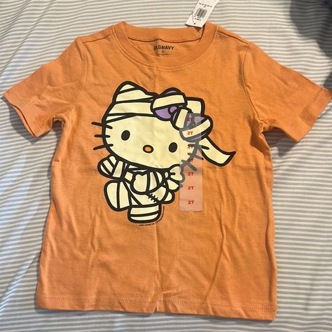 Hello Kitty Toddler Shirt - Halloween Mummy Design Size 2t Nwt Yotsubacore Outfits, Cute Baggy T Shirts, Nostalgiacore Outfit, Random Stuff To Buy, Odd Clothes, Paint On Shirt, Ladybug Clothes, Plus Size Y2k Fashion, Scenecore Clothes