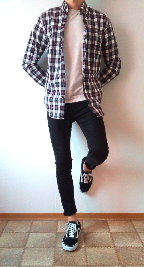 vans old skool black skinny jeans boys guys outfit | vans love #vans #vansoldskool #skinnyjeansboys Good Looking Outfits For Men, Mens Black Vans Outfit, Mens Slip On Vans Outfit, Looks Con Vans, Casual Date Night Outfit Men, Vans Old Skool Outfit Men, Mens Party Outfit, Old Skool Outfit, Vans Outfit Men