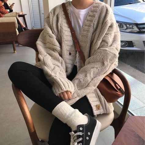 Korean Girl Ulzzang, Comfortable Winter Outfits, Tokyo Street Fashion, Dark Academia Fashion, Cardigan Outfits, Outfits Fall, Indie Outfits, 가을 패션, Outfits Casual