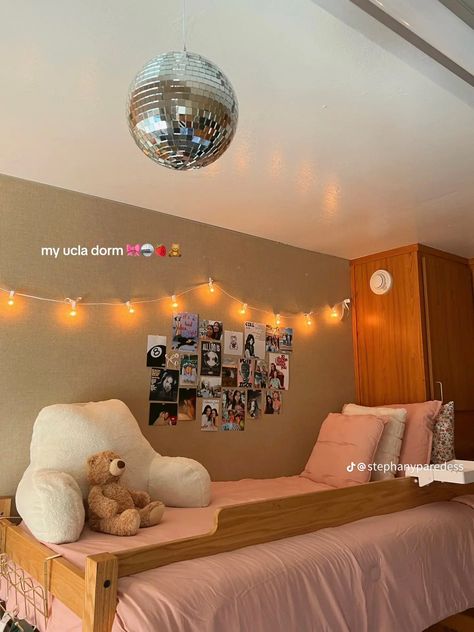 Suitemates Dorm Room, Utampa Dorm Room, Guelph University Dorms, Ucla Dorm Room Triple, Ucla Dorm Room, Dorm Life Aesthetic, Room Designs Aesthetic, University Dorm Aesthetic, Dorm Room Designs Aesthetic