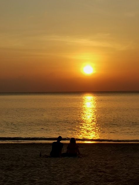 Couple watching the sunset Watch The Sunset Aesthetic, Sunset Romance Aesthetic, Sunset Watching Couple, Couple Watching Sunrise Aesthetic, Watching Sunrise With Boyfriend, Couple In Sunset Aesthetic, Two People Watching Sunset, Couple Watching Sunset Drawing, Sunrise Couple Aesthetic