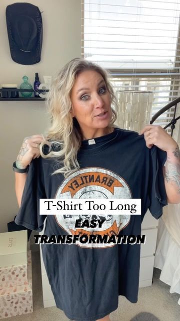 How Dress Up A Tshirt, How To Cut Up A Tee Shirt, Cut Down The Middle Graphic Tee, How To Make Long Shirts Look Shorter, Ways To Style A Big Tshirt, Alter Too Large Shirt, Upcycle Too Big Tshirt, Styling Tshirts Women, Long Sleeve Into Short Sleeve Diy