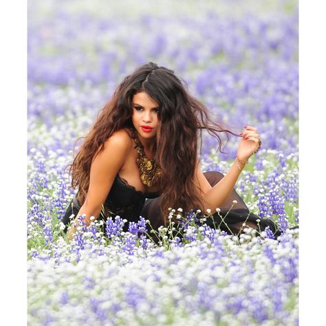 photo ❤ liked on Polyvore featuring selena gomez, people, pictures, selena and backgrounds Selena Gomez Music, Selena Gomez Hot, Cinderella Story, Selena G, Voluminous Hair, Marie Gomez, Hollywood Celebrities, Fav Celebs, Beautiful Woman