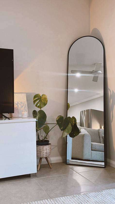 Arch mirror and plant home decor Arch Mirror In Corner, Arched Mirror In Corner, Arch Mirror Aesthetic, Ground Mirror Bedroom, Bedroom Mirror Set Up, Arch Shaped Mirrors, Black Arched Mirror Living Room, Mirror In Studio Apartment, Full Body Mirror Entryway