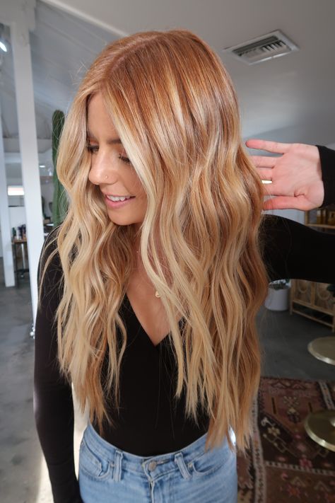 Gorgeous copper balayage #redhair #copperhair #blondebalayage #blondehair #strawberryblonde Fun Things To Do With Blonde Hair, 2023 Hair Trends For Women Color, Medium Balayage, Balayage Copper, Copper Blonde Hair Color, Balayage Honey, Copper Blonde Hair, Aesthetic Blonde, Copper Balayage