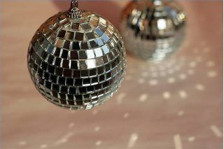 How to Do a "Dirty Dancing" Themed Party | eHow Dirty Dancing Party, Dance Party Games, Disco Party Kids, Dirty Dancing Movie, 70s Theme Party, 70's Party, Dance Themes, Disco Theme, Prom Theme