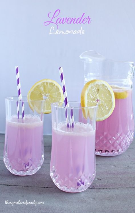 A tall glass of refreshing Lavender Lemonade is the perfect way to relax and unwind. Purple Tea, Lemonade Drink, Cooking With Essential Oils, Spring Entertaining, Lavender Lemonade, Lemonade Recipes, Drink Recipe, Sugar Rush, Smoothie Drinks