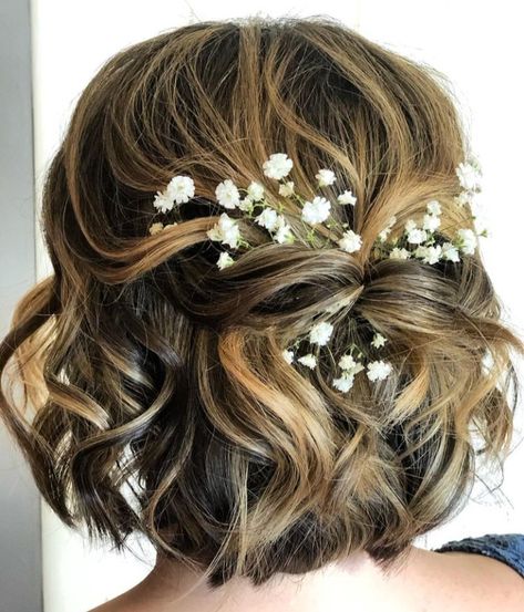 12 Cute Wedding Hairstyles for Short Hair ~ KISS THE BRIDE MAGAZINE Bridal Flower Crown Short Hair, Bridal Bob Hairstyles Veils, Short Wavy Wedding Hair, Updos For Medium Length Hair Wedding, Edgy Wedding Hair, Pretty Short Hair, Wedding Hairstyles For Short Hair, Cute Wedding Hairstyles, Short Bridal Hair