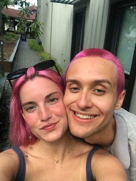 Matching Couple Hair Dye, Couple Dyed Hair, Couple Matching Hair, Pink Hair Couple, Couple Matching Hair Color, Couples Matching Hair Dye, Couples With Matching Dyed Hair, Matching Hair Color Couples, Pink Hair Men