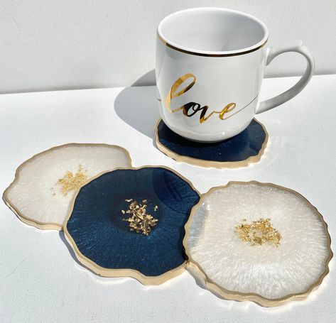 Dark navy and white Geode Agate Resin Coasters- Moonstone white w gold accents  - Handmade Epoxy Coasters - Set of 4 Epoxy Resin Ashtray Ideas, Coaster Resin Ideas, Epoxy Ideas Diy, Resin Coster, Resin Coasters Ideas, Resin Coasters Diy, Diy Resin Coasters, Epoxy Coasters, Coaster Ideas