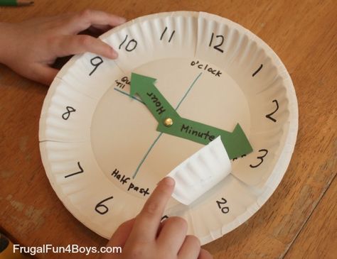 I like the hidden minutes, perfect for consolidating the dual aspect of the clock. Paper Plate Clock Activity for Learning to Tell Time Learn To Tell Time, Maths Activities, Teaching Time, Math Time, Second Grade Math, Homeschool Math, 1st Grade Math, 3rd Grade Math, First Grade Math