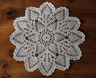 Pineapple Crochet Doily Patterns Vintage Crochet Doily Pattern, Free Doily Patterns, Crochet Thread Projects, Crochet Thread Patterns, Pineapple Doily, Crochet Pineapple, Tatting Patterns Free, Free Crochet Doily Patterns, Crochet Placemats