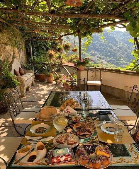 Amalfi, Italy Asma Kat, Decor Eclectic, Tumblr Rooms, Amalfi Coast Italy, Italy Aesthetic, Backyard Diy Projects, Diy Landscaping, Italian Summer, Backyard Projects