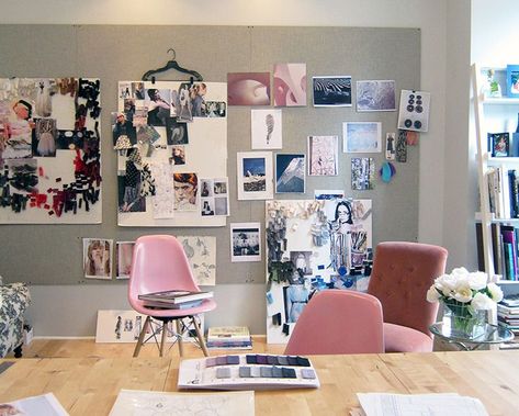 Fashion Design Studio, Studio Office Space, Fashion Design Inspiration, Atelier Design, Workspace Studio, Design Studio Workspace, Design Studio Office, Fashion Designer Studio, Studio Desk