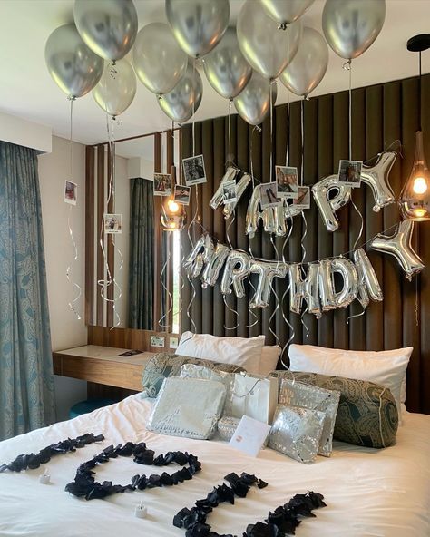 This easy to inflate, 16” foil letters happy birthday sign lets you celebrate special moments with children, friends, and family. Birthday At Hotel Room, Bf Hotel Surprise, 21st Hotel Decorations, Decorating Hotel For Boyfriend, Boyfriends Birthday Room Decoration, Boyfriend Birthday Ideas 21, Hotel Room Design Birthday, Room Birthday Decoration Surprise Men, Happy Birthday Hotel Room Decor For Him