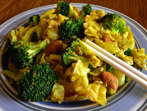 Cabbage Broccoli, Fried Kale, Cabbage Stir Fry, Broccoli Stir Fry, Fried Cabbage, Yeah Yeah, Broccoli Florets, Broccoli Recipes, Going Vegan