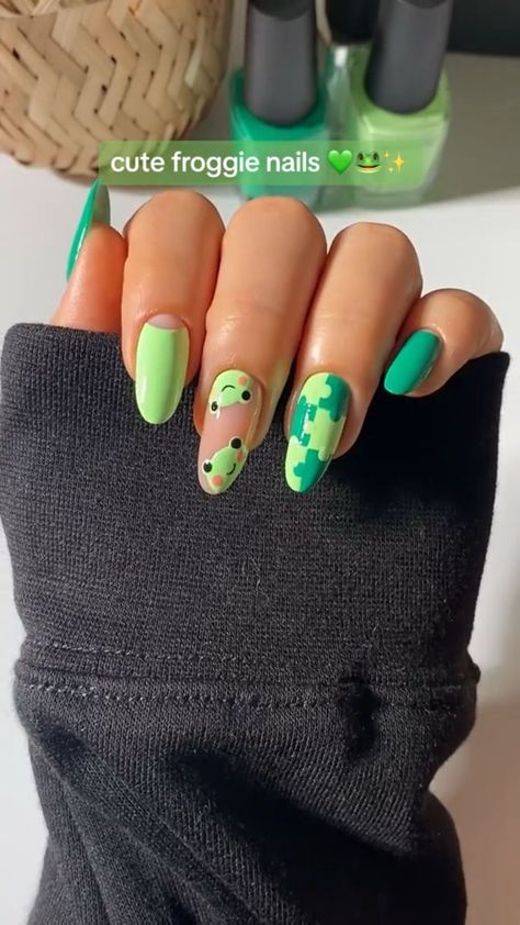 Diy Green Nails, Cute Fall Short Nail Designs, Cute Frog Nail Art, Frog Nail Art Designs, Easy Kawaii Nails, Cute Animal Nail Art Designs, Animal Art Nails, Frog Nail Ideas, Green Summer Nail Ideas