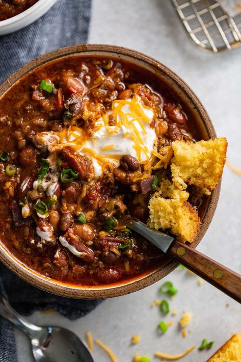 The best chili I have ever made! It's packed with ground beef, bacon and 3 kinds of beans with just the right combination of spices for the perfect flavor! Top it off with a little sour cream and shredded cheese, Yum! #recipe #chili #ground beef One Pot Chilli Chili Recipes, Essen, Chili With Chuck Roast And Ground Beef, Chili Recipe 1lb Ground Beef, Bacon And Beef Recipes, Ground Beef Chilli Recipes, Top Rated Chili Recipes, The Best Chili Recipe Ever, Chuck Roast Chili Recipes