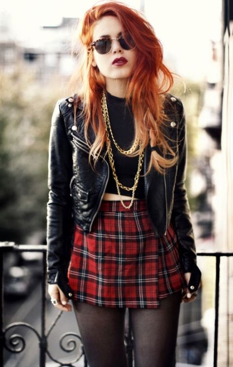 love the pairing of pieces: skirt, tights, jacket, midriff turtleneck Stile Punk Rock, Ropa Punk Rock, Moda Grunge, Estilo Punk Rock, Punk Chic, Look Grunge, Punk Rocks, Mode Rock, Moda Do Momento