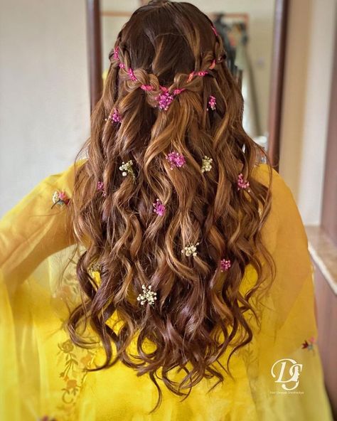 Hair Style On Saree, Hairstyle Design, Formal Hairstyles For Long Hair, Breath Flowers, Engagement Hairstyles, Bridal Hair Buns, Bridal Hair Inspiration, Hairdo Wedding, Indian Wedding Hairstyles