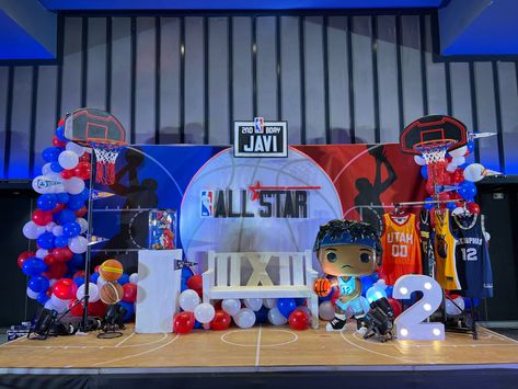 Nba themed birthday party ideas Nba Birthday Party Ideas, Basketball 1st Birthday Party Ideas, Nba 2k Party Theme, All Star Basketball Birthday Party, Nba Draft Themed Party, Nba Party Theme, Basketball Themed Birthday Party Ideas, Nba Party Ideas, Nba Birthday Theme