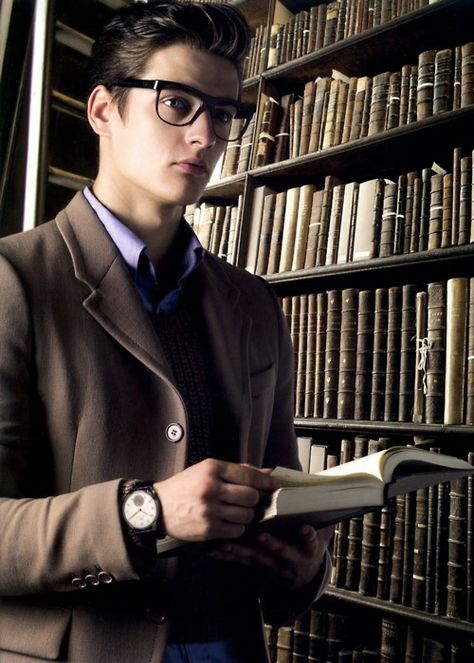 A smart, well-dressed, cute boy with glasses. Wish all guys dressed like this:) Male Models, Stylish Men, Nerdy Guys, Guys Read, Foto Poses, Mens Glasses, Well Dressed, Character Inspiration, Handsome Men